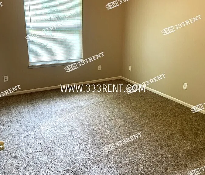 404 Freeman Ave — Photo 12