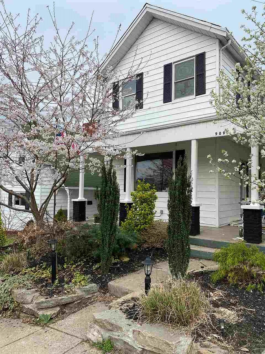 909 Thornton St photo 1