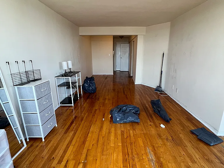 224-10 Jamaica Ave #6G — Photo 1