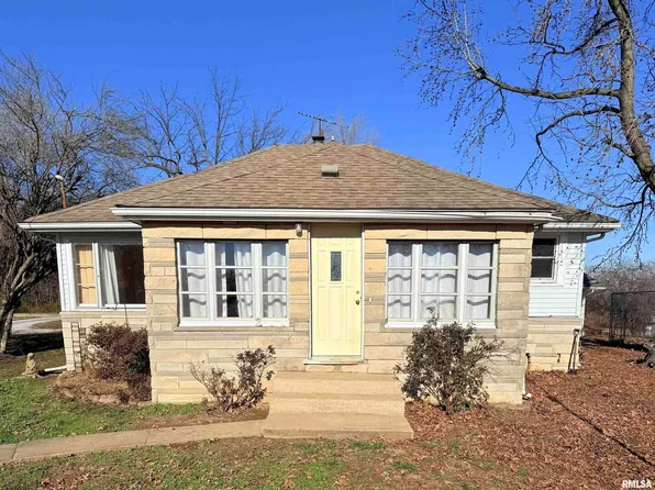 1708 Yew St, Harrisburg, IL 62946