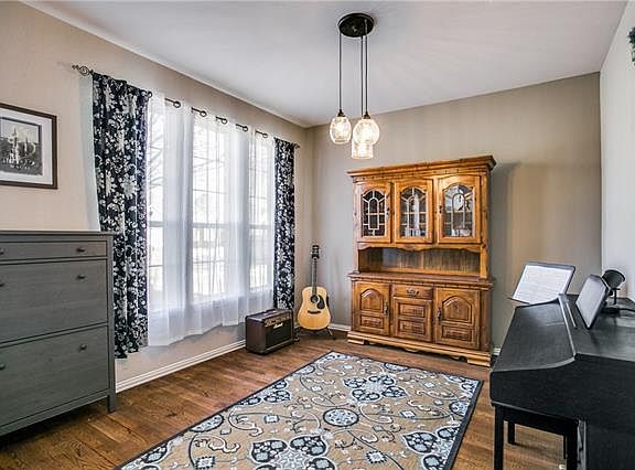 4th image of 3603 Viburnum Dr