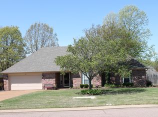 105 Oakland Woods Cv, Oakland, TN 38060