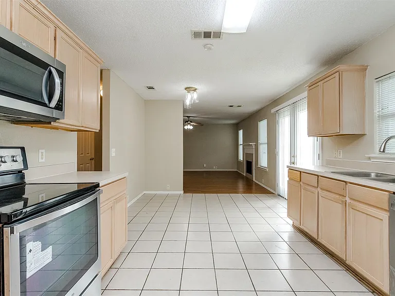 1308 Dundee Dr — Photo 14