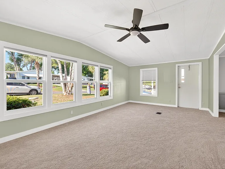 516 Jason Dr — Photo 4