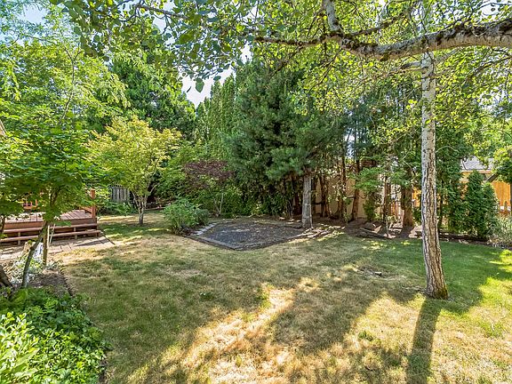 5th image of 345 NE 9th Pl