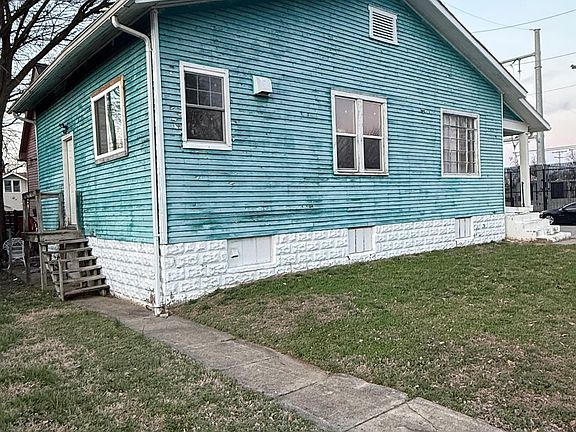2nd image of 1019 S Bedford Ave