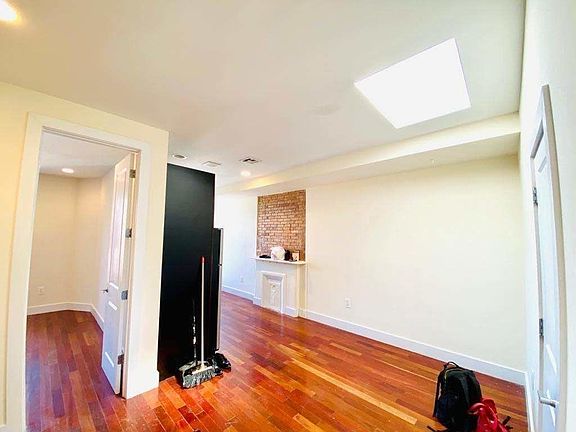 4th image of 114 Jefferson Ave #4B