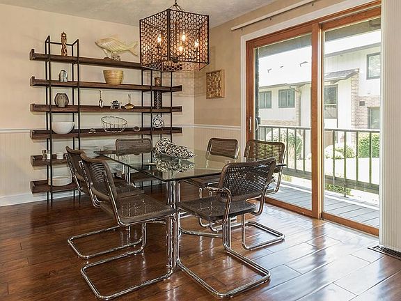 4th image of 1070 S Lake Shore Dr #12-B1