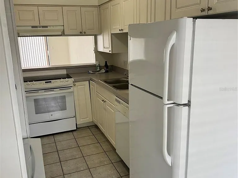 2219 Caribbean Dr S — Photo 12