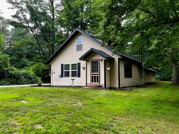 4208 E Pontaluna Rd, Fruitport, MI 49415