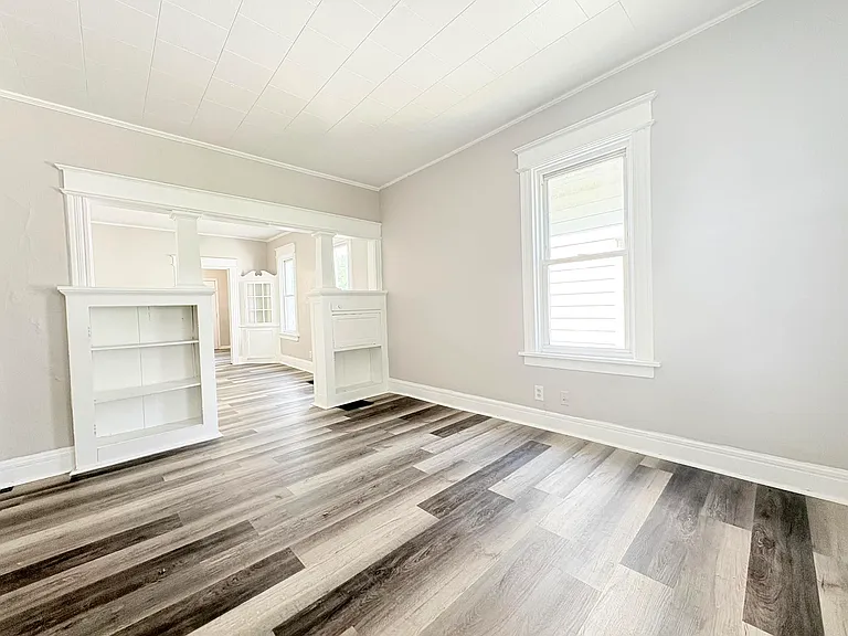 2552 Foraker Ave — Photo 3