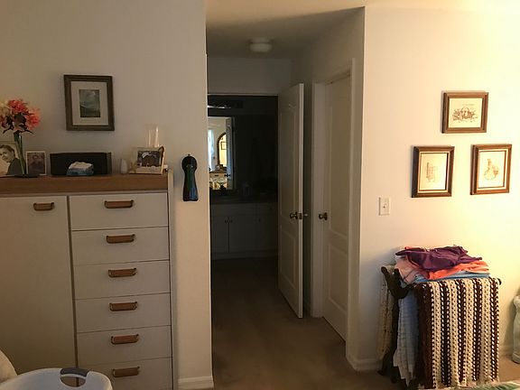 4th image of 2724 NE 5th Pl