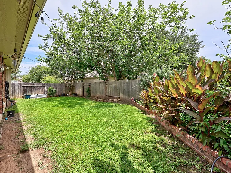 15609 Royal Dublin Dr — Photo 32