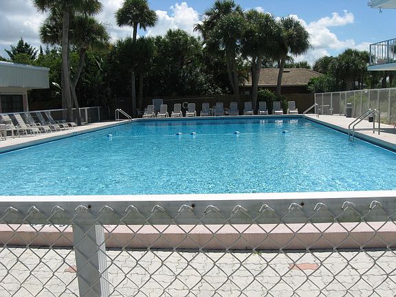 4th image of 908 Villas Dr Unit 53