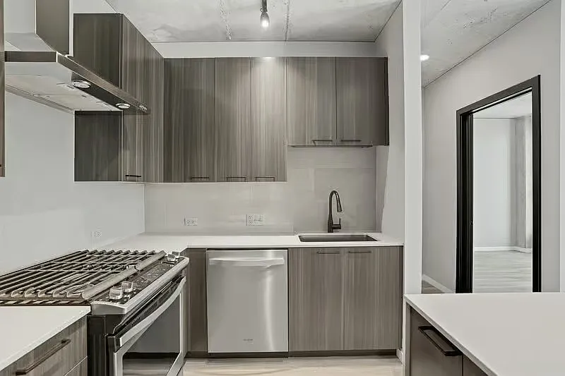1 bed, 704 sqft, $3,072 — Photo 4