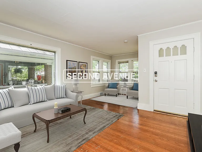 2536 E 17th St — Photo 9