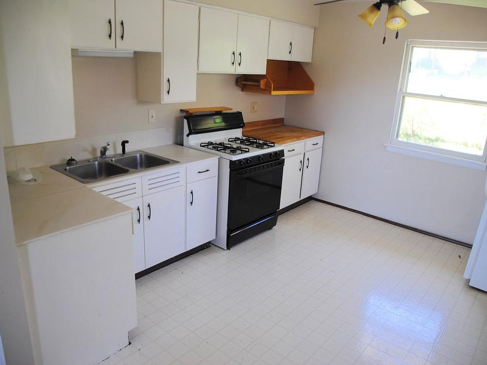 2nd image of 1057 Alice St