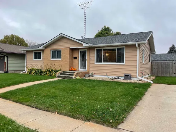 711 18th St, Gothenburg, NE 69138