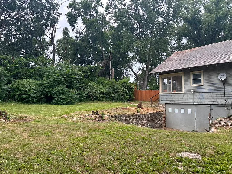 8316 Highland Ave — Photo 11