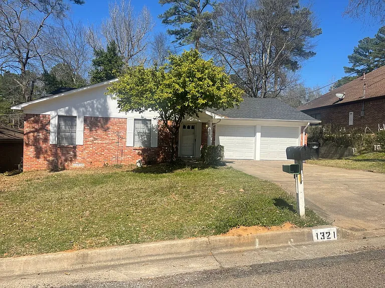 1321 Carnegie Dr — Photo 2