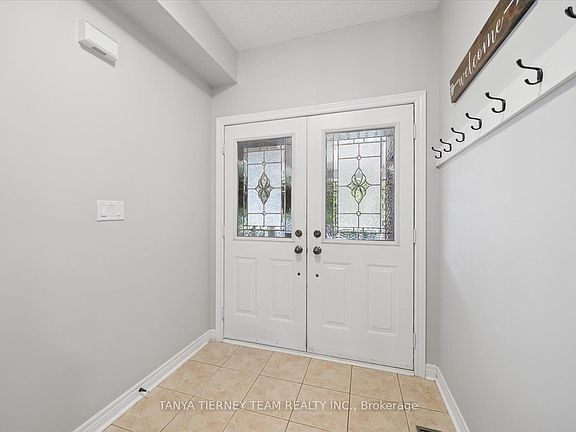 5th image of 16 Corianne Ave