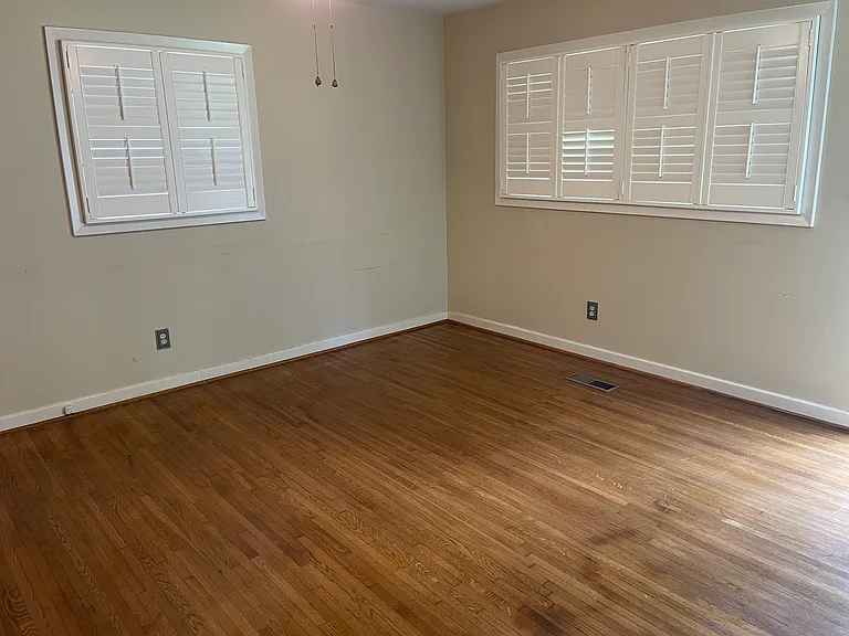 300 Willow Bend Rd — Photo 3