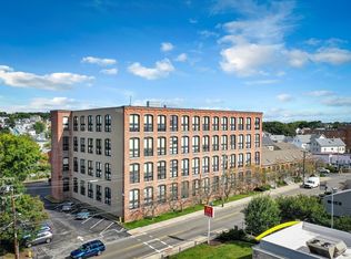 33 Maplewood Ave APT 302, Gloucester, MA 01930