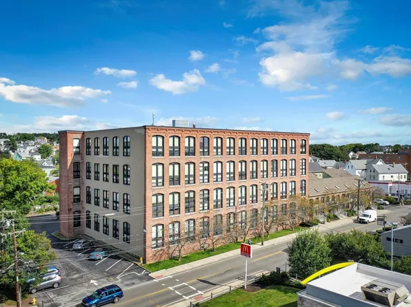 33 Maplewood Ave APT 302, Gloucester, MA 01930