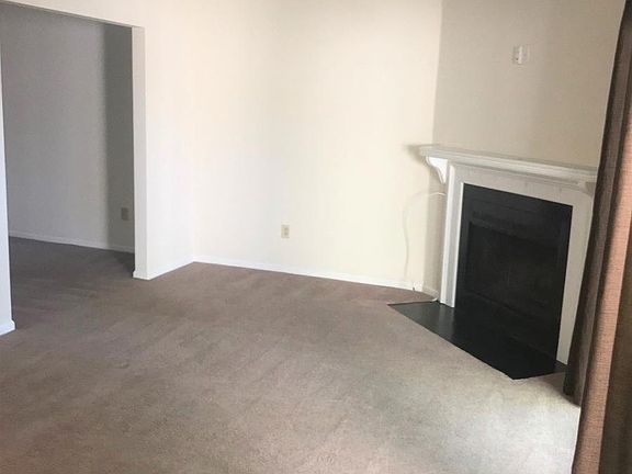 4th image of 1003 N Green Dr