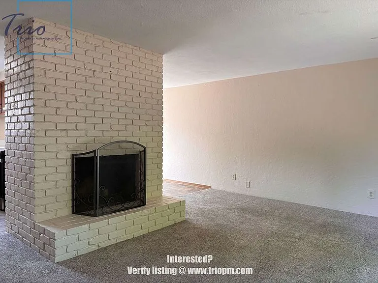 1010 Satre St — Photo 2