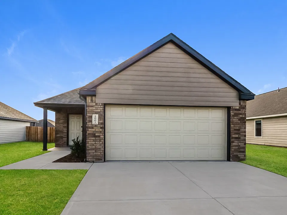 2001 Dogwood Dr