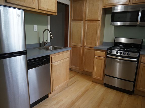 5th image of 523 N 11th Ave W