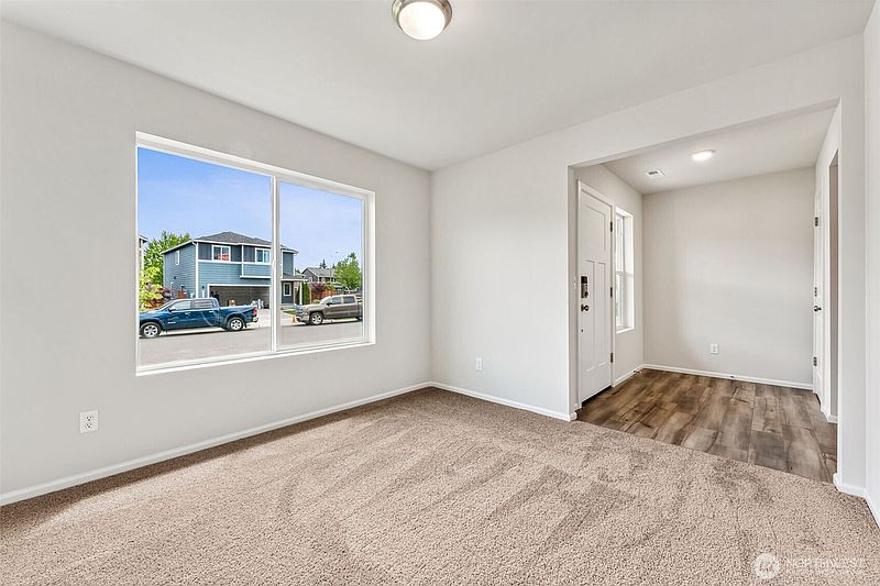 5th image of 112 Pine Hollow Drive