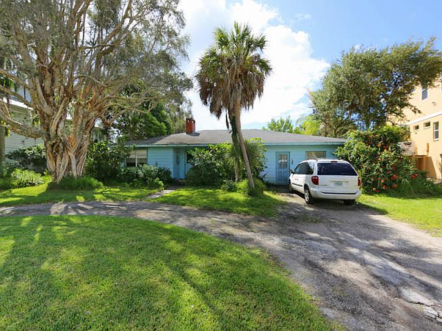 2nd image of 137 Shoreland Dr