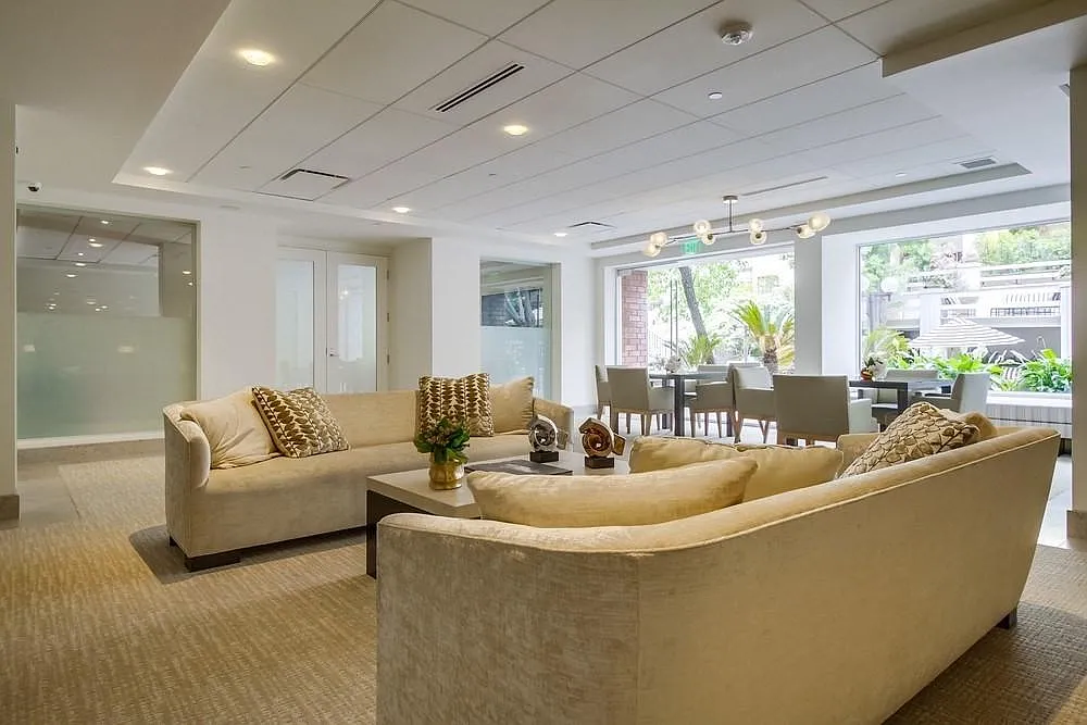 1 bed, 661 sqft, $2,550 — Photo 3