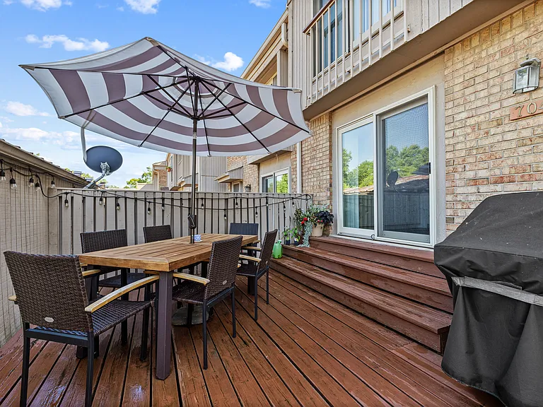 704 Oakbrook Ridge Dr — Photo 4