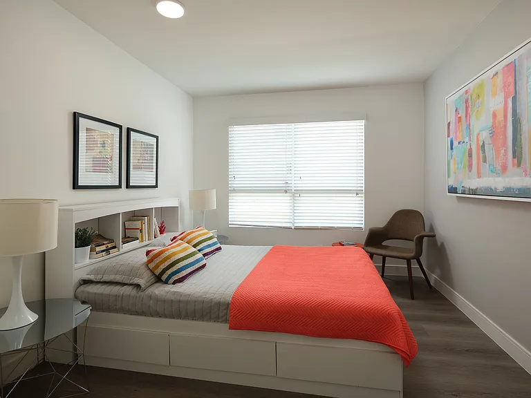 Spacious 2 Bed Townhouses! * Best Koreatown Location * Washer & Dryer * Bidet — Photo 11