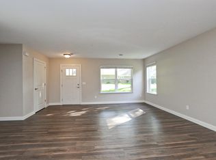 27 W 10th St #3, Waconia, MN 55387