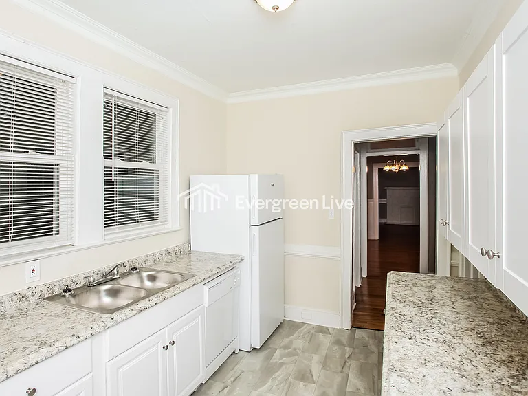 1305 Lorick Ave — Photo 6