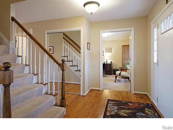 3rd image of 45525 Denise Dr