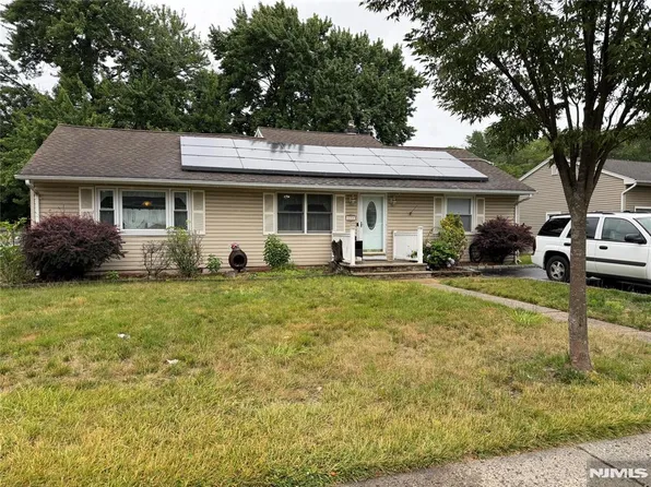 208 Lawrence Dr, Paramus, NJ 07652