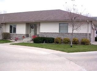 4 Crystal View Ct, S Sioux City, NE 68776