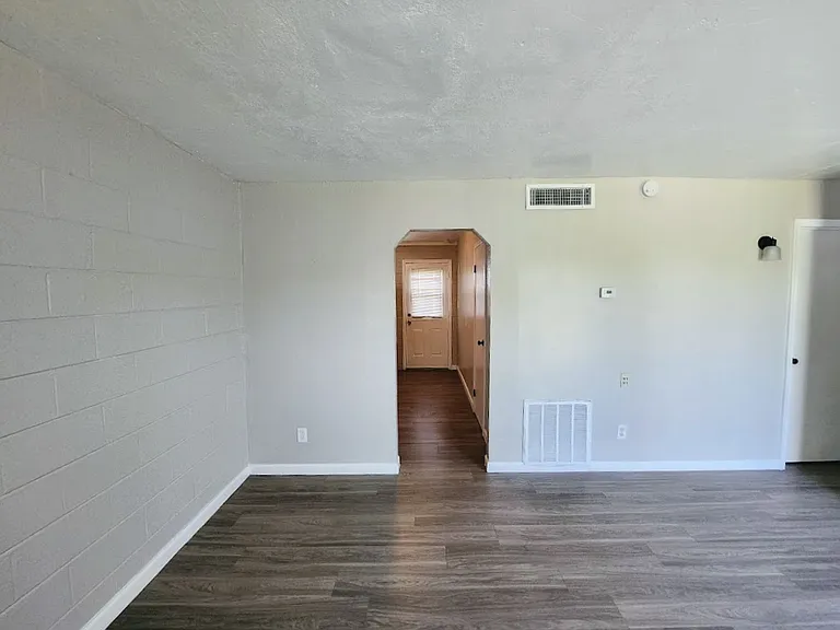 1709 N 25th Pl — Photo 6