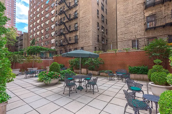 Rented by Sotheby's International Realty | media 28