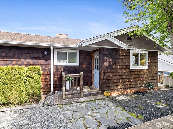 2nd image of 209 Bella Bella Drive