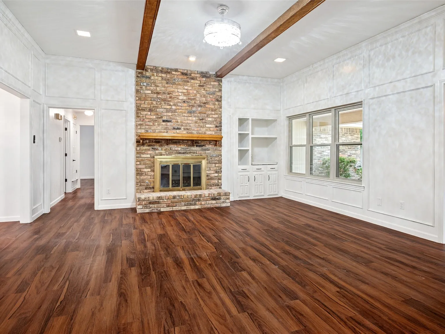 3 bed, 2.0 bath, 2176 sqft, $2,600 — Photo 4