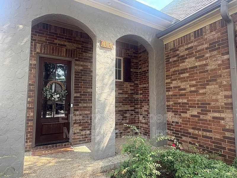 4 bed, 2.5 bath, 2260 sqft, $2,395 — Photo 3