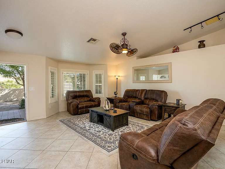 2906 Daytona Ave — Photo 34