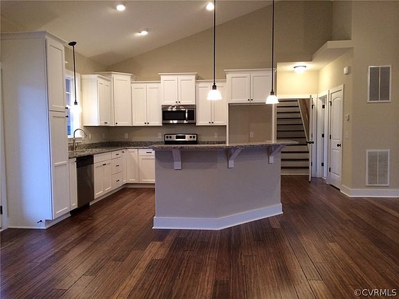 2nd image of 1131 Sparrows Lane Dr