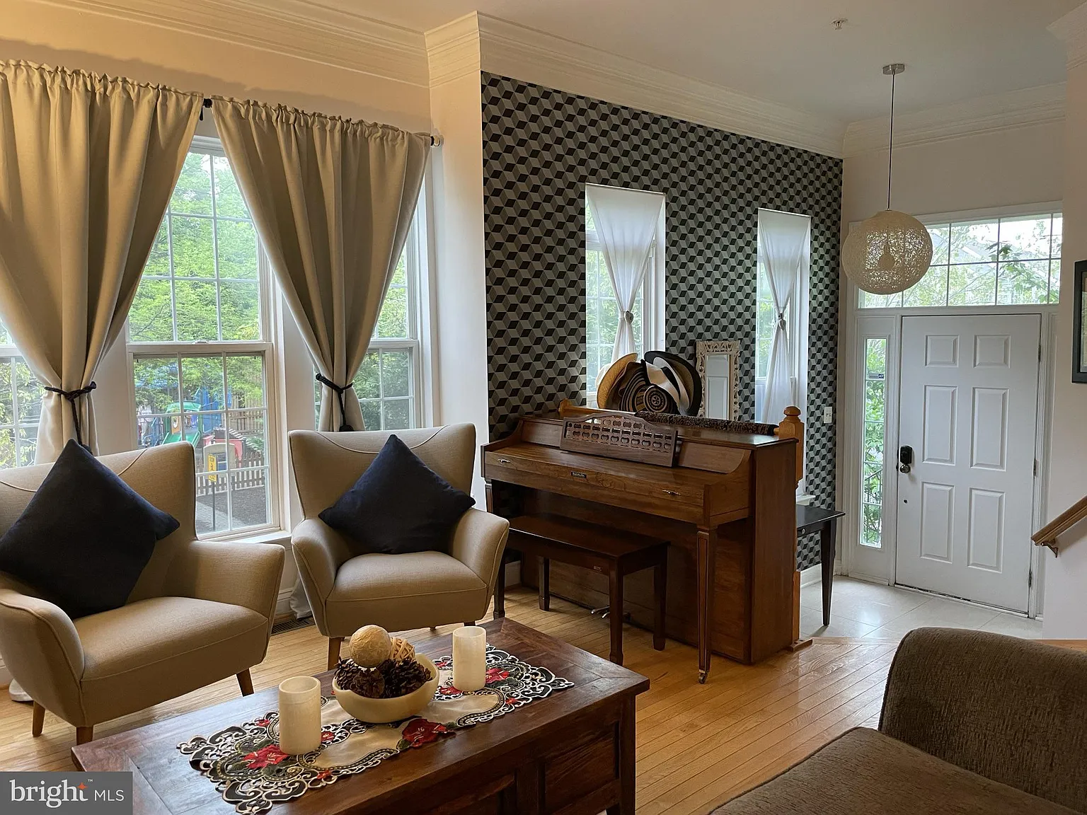 3 bed, 4.0 bath, 2076 sqft, $3,895 — Photo 3